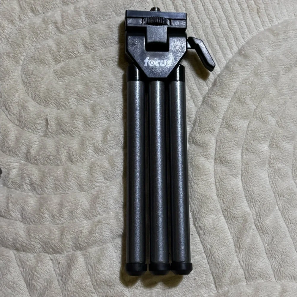 Focus Black Tripod Tabletop 6in tall